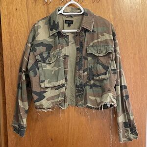 Topshop Cropped Utility Jacket in Camouflage Green